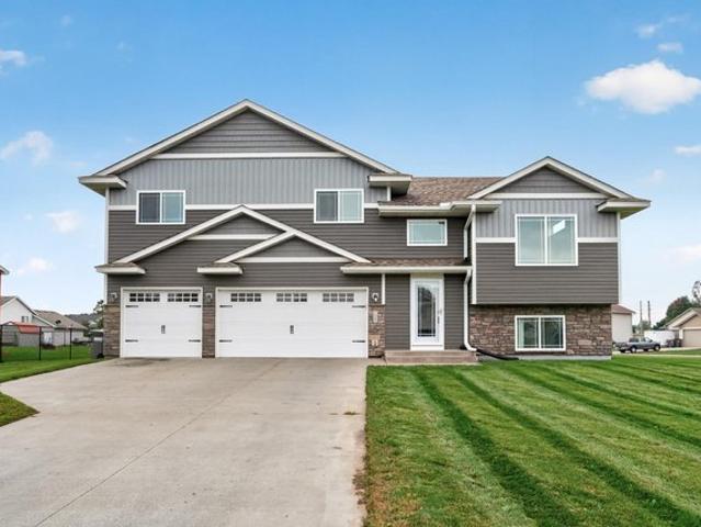 House for sale in Isanti, Isanti County