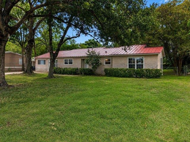 House for sale in Smithville, Texas