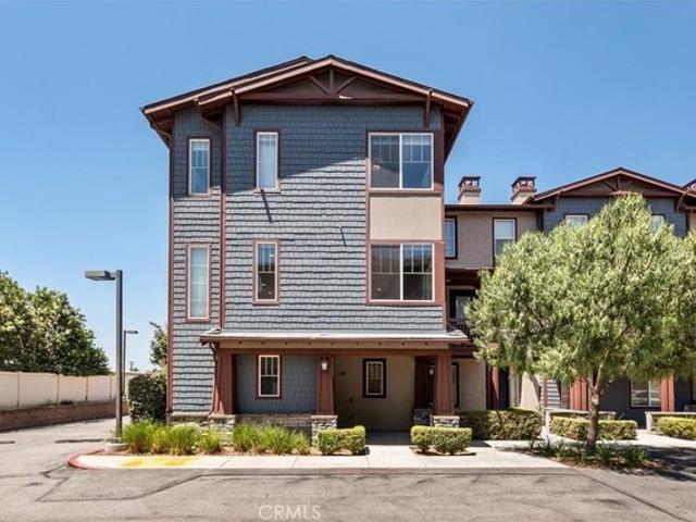 Townhouse for sale in Azusa, California