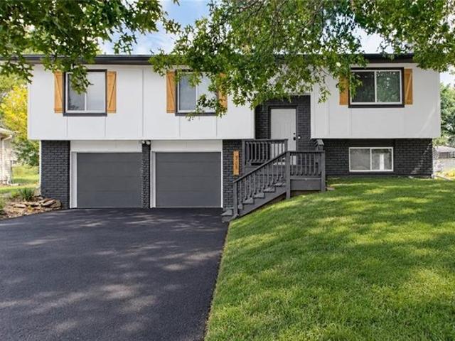 House for sale in Gardner Manor, Gardner