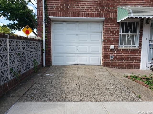 House for sale in Queens, Arverne