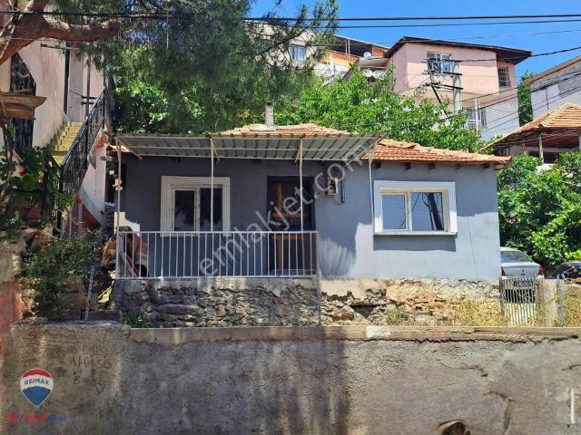 Bayrakli, İzmir içerisinde satılık Villa