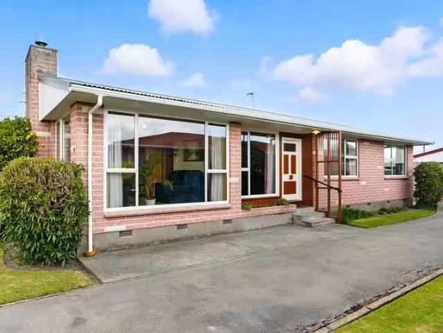 House for sale in Chaslands, Canterbury
