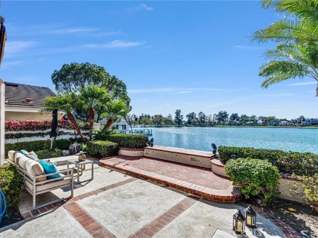 Townhouse for sale in Woodbridge, Irvine