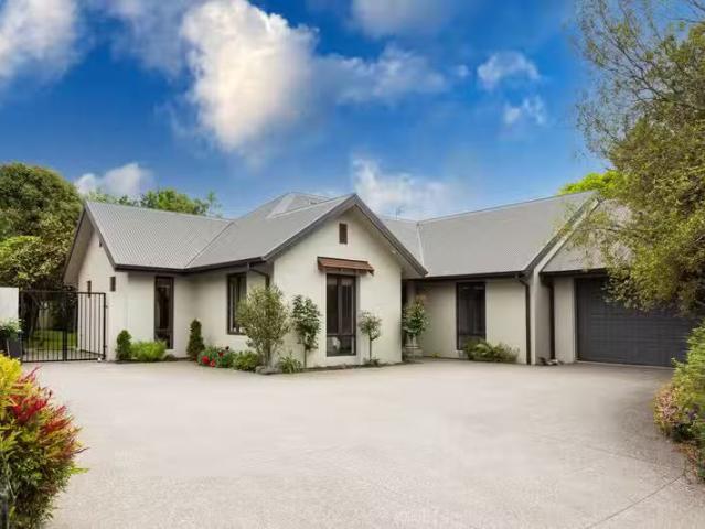 House for sale in Chaslands, Canterbury