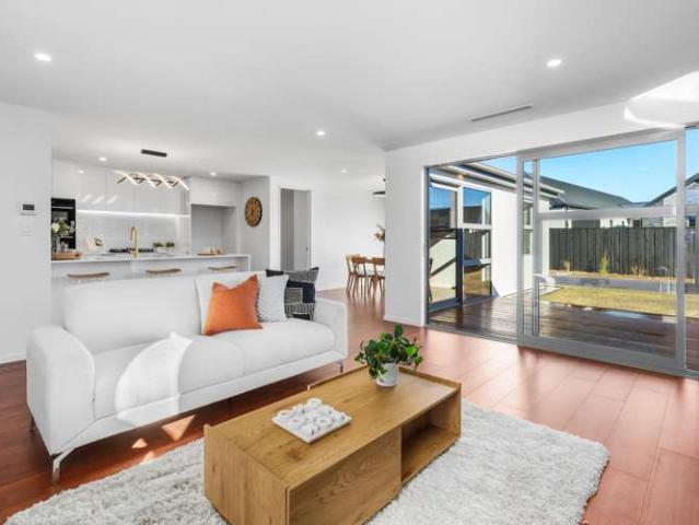 House for sale in Chaslands, Canterbury