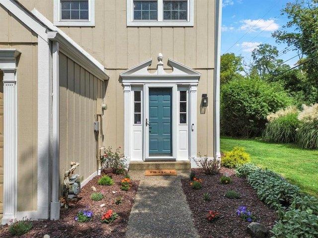 Townhouse for sale in Oakmont, Pennsylvania