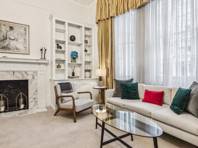 Apartment for rent in The Boltons, Greater London