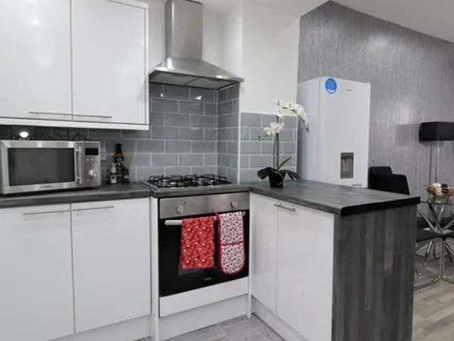 House for rent in Elm Park, Calderstones