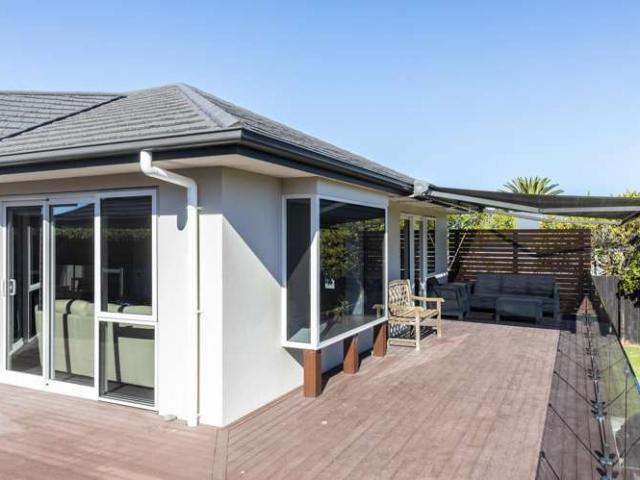 House for sale in Chaslands, Canterbury
