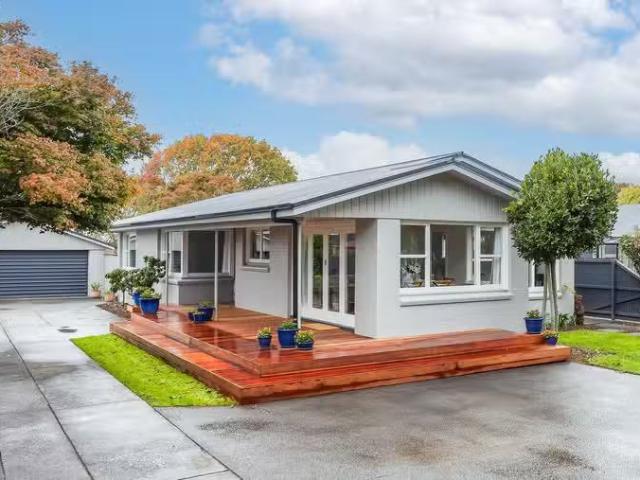 House for sale in Chaslands, Canterbury