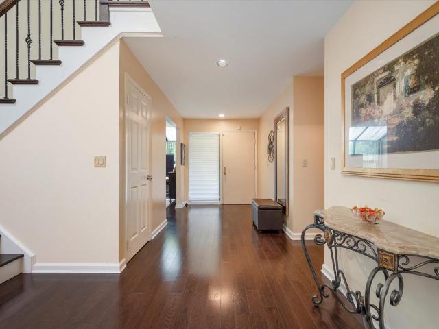 Condo for sale in Roslyn Heights Condo for sale in Roslyn Heights