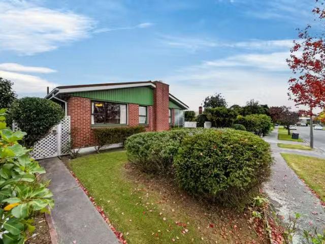 House for sale in Chaslands, Canterbury