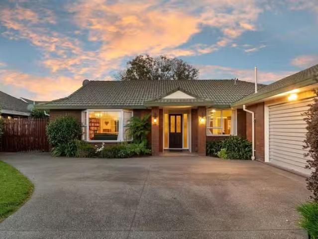 House for sale in Chaslands, Canterbury
