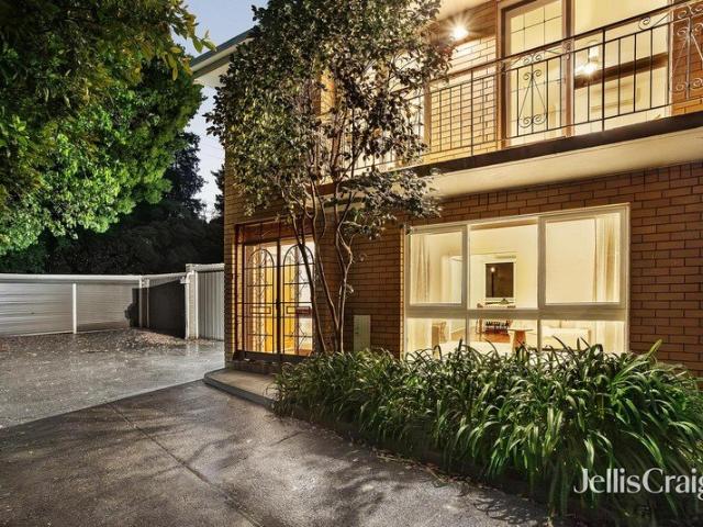 Townhouse for sale in Ivanhoe, Melbourne