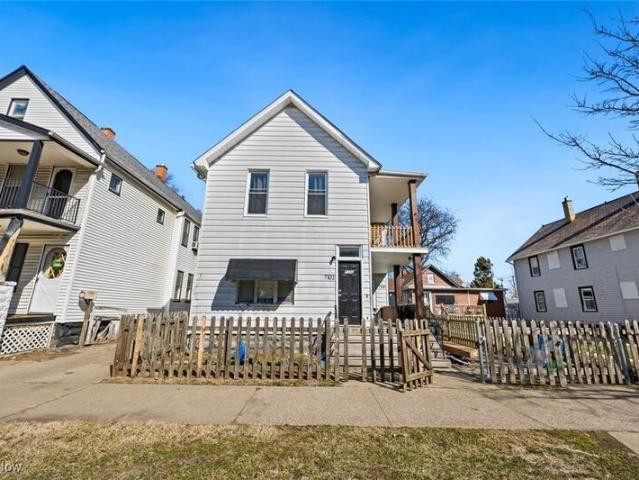 Duplex for sale in Cleveland