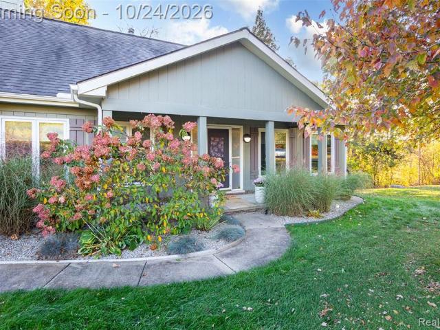 House for sale in Deer Lake Farms, Independence Charter Township