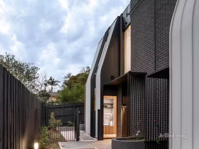 House for rent in Mont Albert North