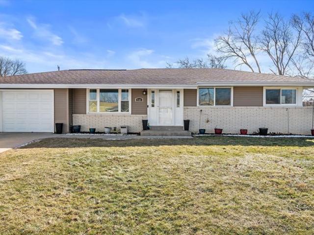 House for sale in Greenfield Park, Wisconsin