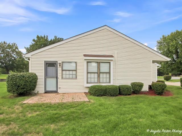 Condo for sale in Fox Lake, Illinois