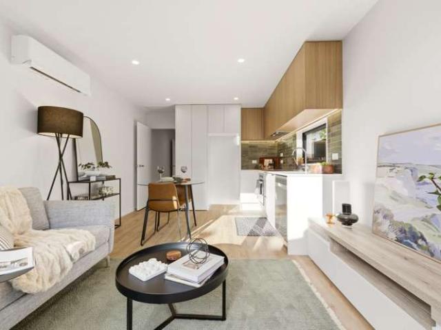 Townhouse for sale in Chaslands, Canterbury