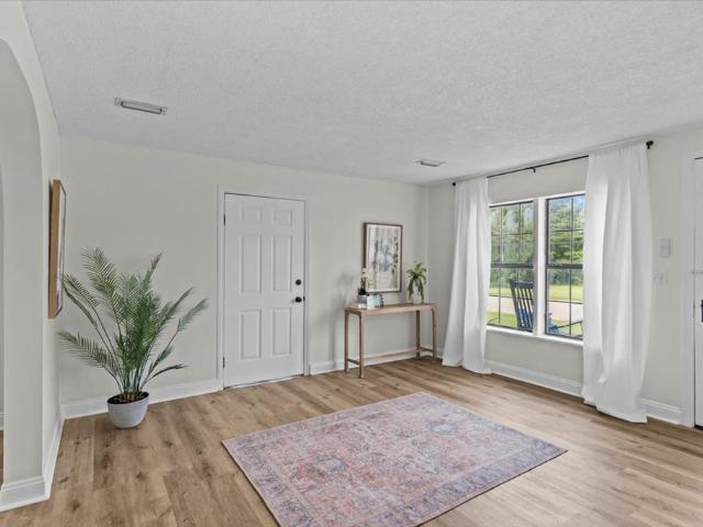 House for sale in Cottonwood, Alabama