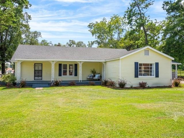 House for sale in Cottonwood, Alabama