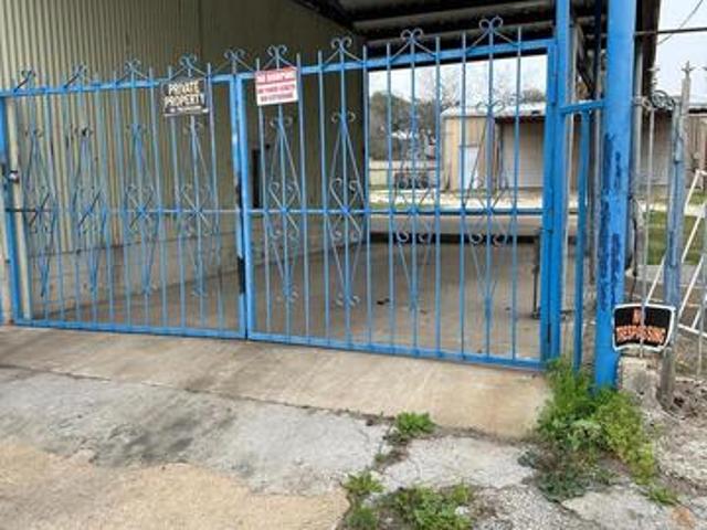 Commercial for sale in Devine