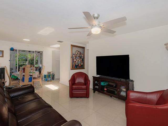 House for sale in Oakland Park, Florida