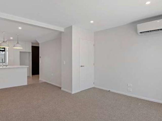 Townhouse for rent in Shirley, Canterbury