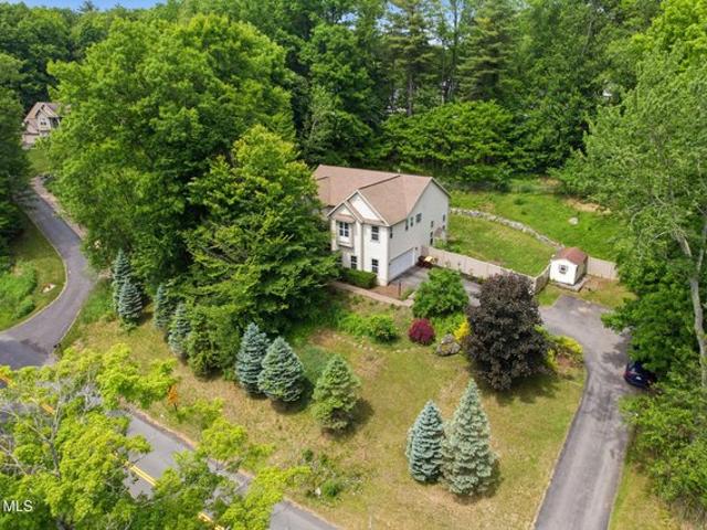 House for sale in Saratoga, New York