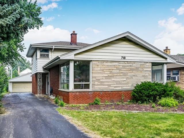 House for sale in La Grange, Illinois