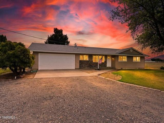 House for sale in Zillah, Washington