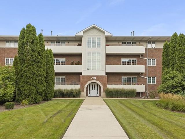 Condo for sale in Westmont, Illinois