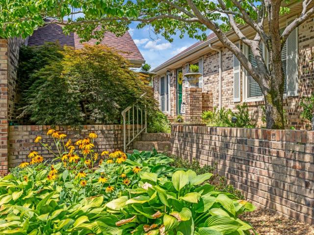 Condo for sale in Dickson
