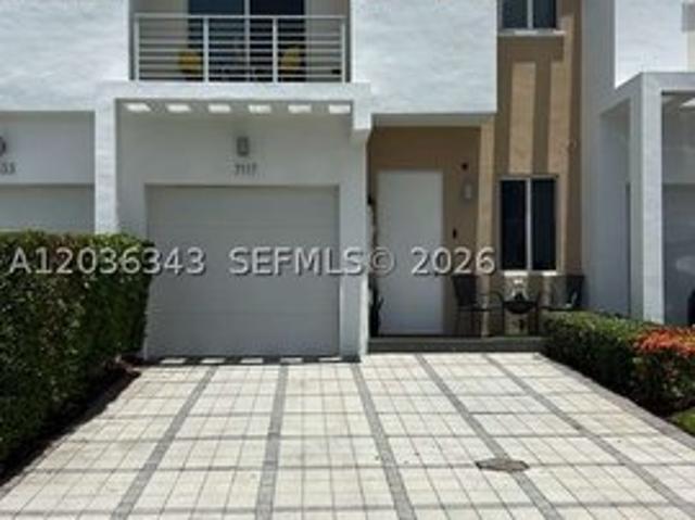 Townhouse for sale in Doral, Florida