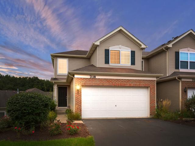 Townhouse for sale in Mchenry, Illinois