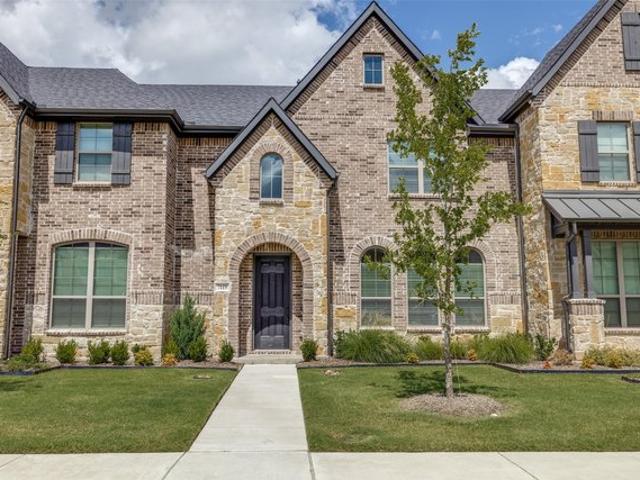 Townhouse for sale in Grand Prairie, Texas