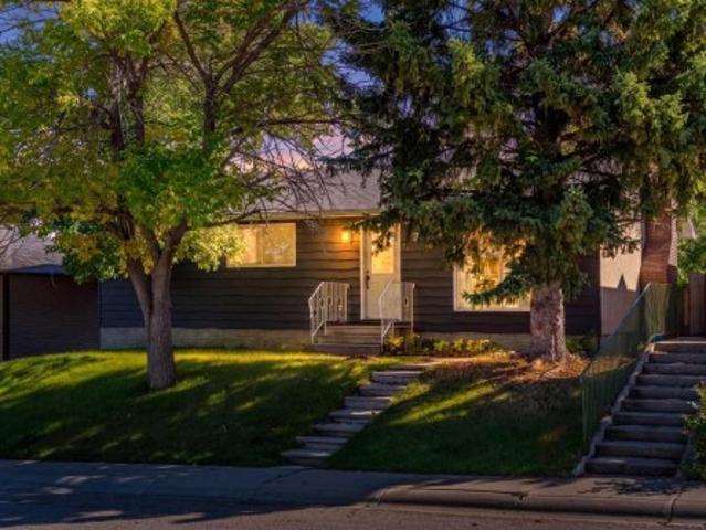 House for sale in Canyon Meadows, Calgary