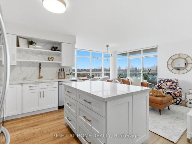 Condo for sale in Toronto, Golden Horseshoe