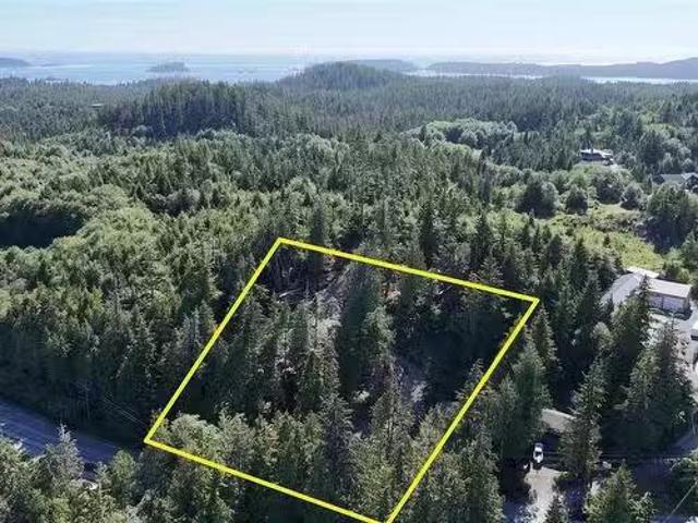 House for sale in Clayoquot, British Columbia