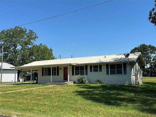 House for sale in Bogata, Texas