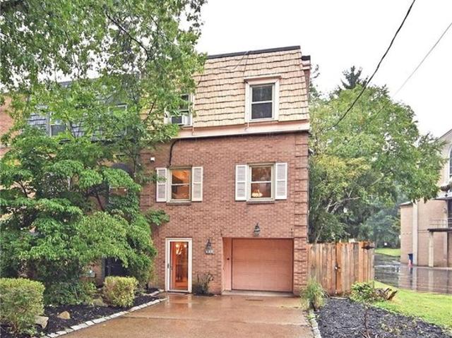 Townhouse for sale in Pittsburg, Pennsylvania