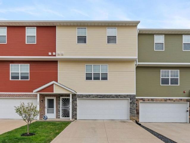 Townhouse for sale in Le Claire, Iowa