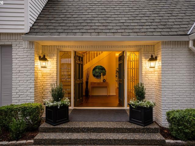 House for sale in McVey - South Shore, Lake Oswego