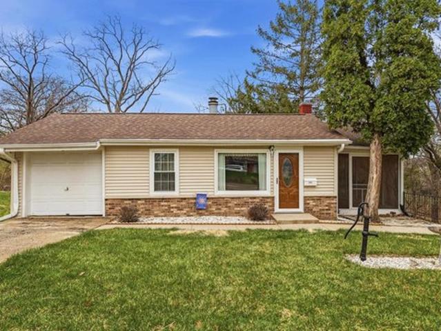 House for sale in Dubuque, Dubuque County