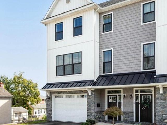 Townhouse for sale in Shainline, Bridgeport