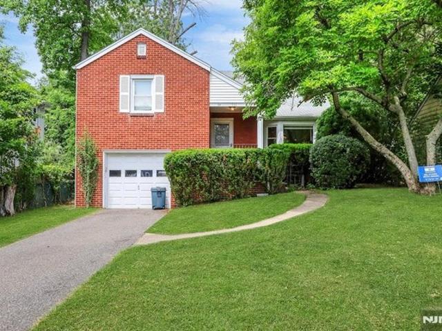 House for sale in Teaneck, New Jersey
