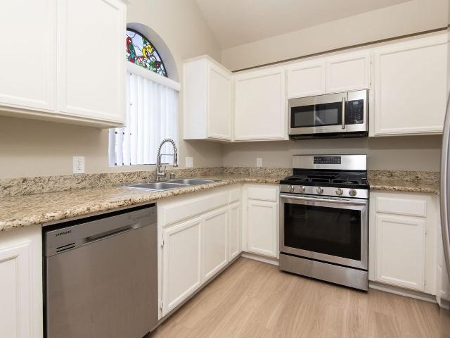 Apartment for rent in Canoga Park, California