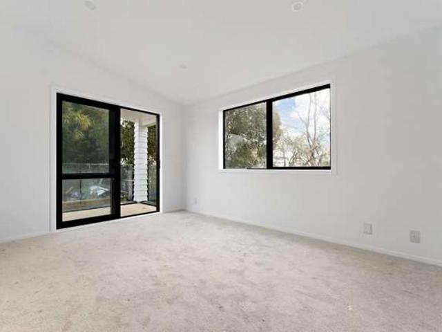 Townhouse for rent in Kelston, Oroua County